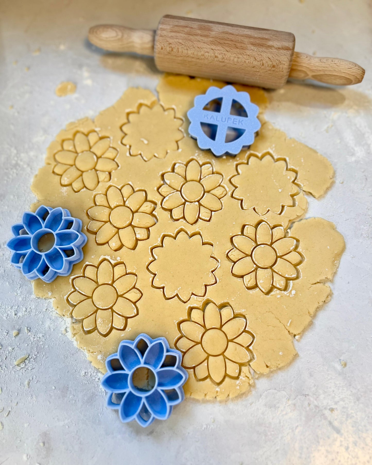 Cvijet 2 - set od 3 izrezivača za linzere i kekse
