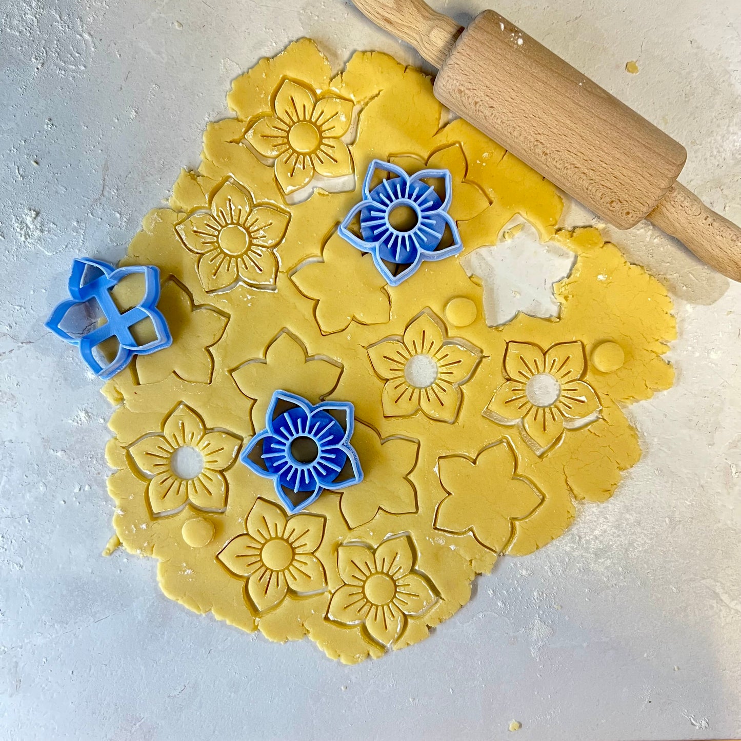 Cvijet - set od 3 izrezivača za linzere i kekse