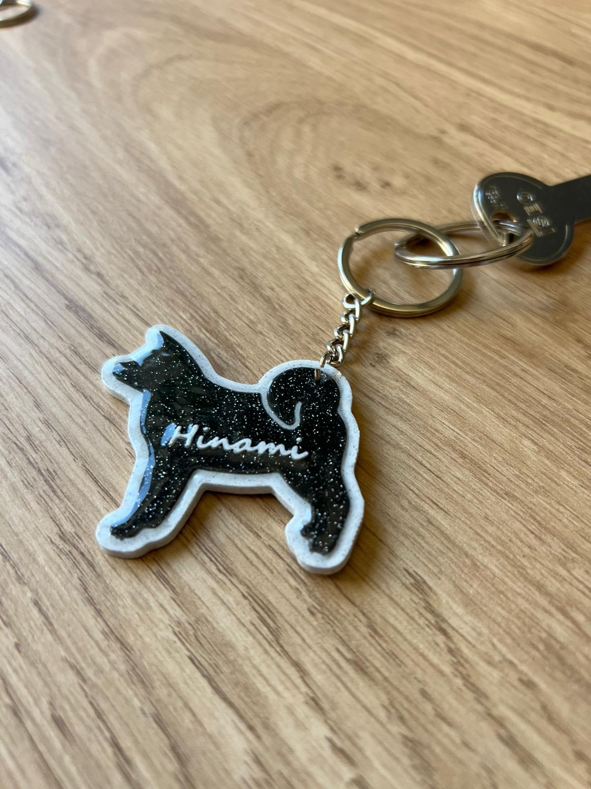 Akita Inu s imenom - personalizirani privjesak