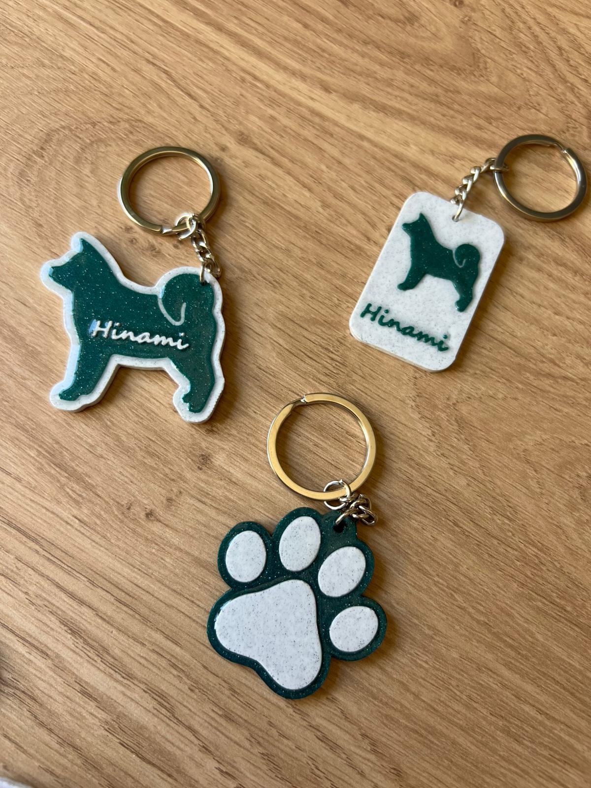 Akita Inu s imenom - personalizirani privjesak