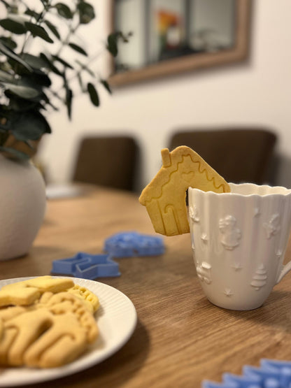 Kućica od medenjaka za na šalicu - izrezivač za kolačiće