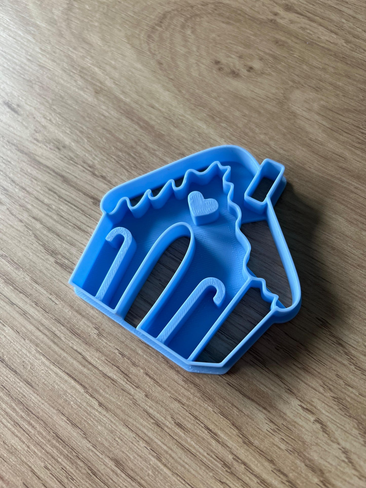 Kućica od medenjaka za na šalicu - izrezivač za kolačiće